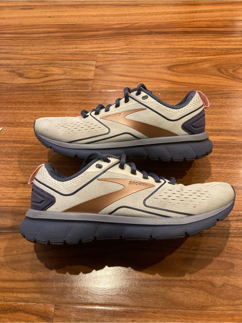 Brooks Transmit 3 Athletic Running Shoes 1203501B492 Women’s 8.5B